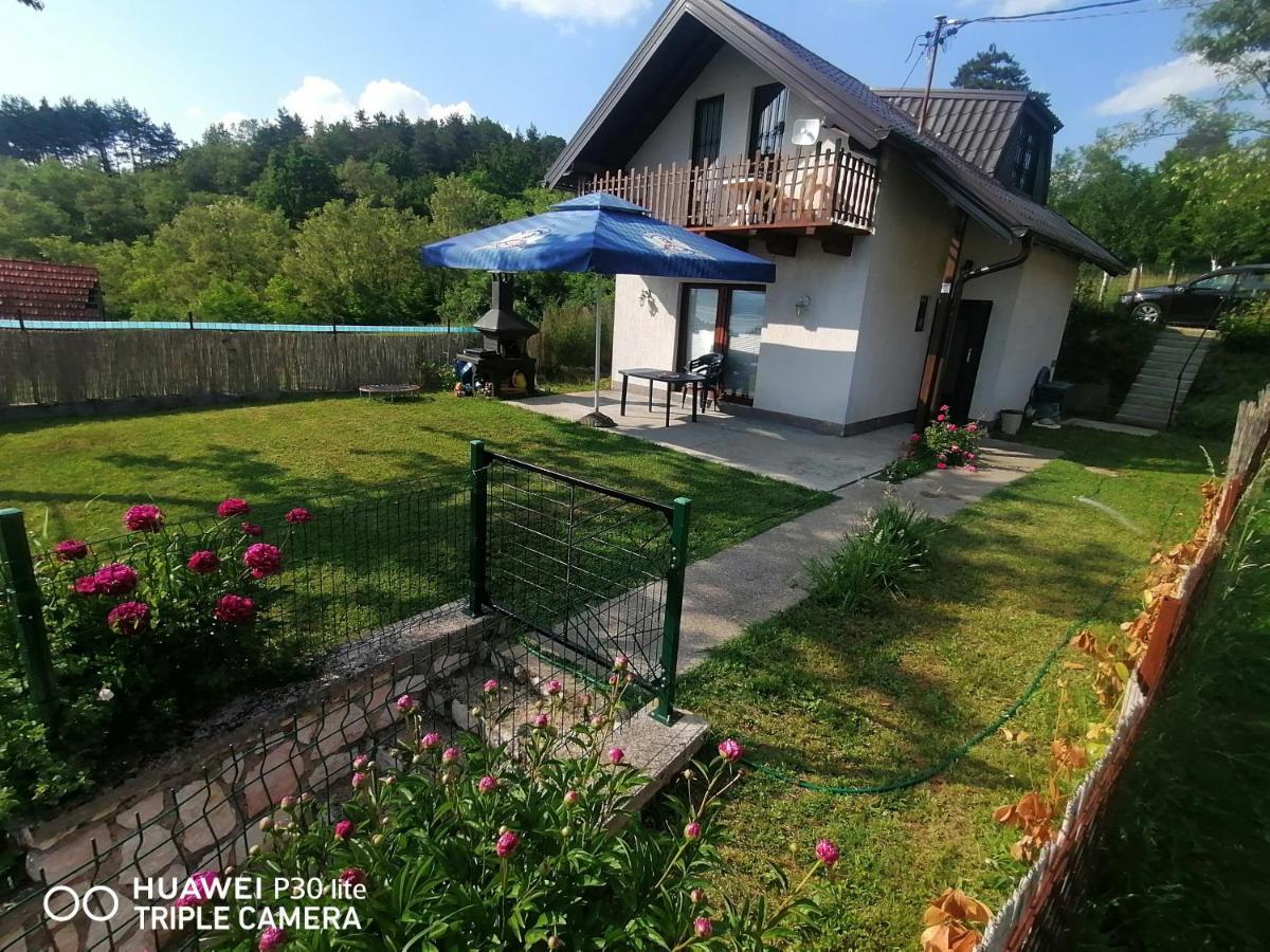 Asja Guest HouseLukavac エクステリア 写真